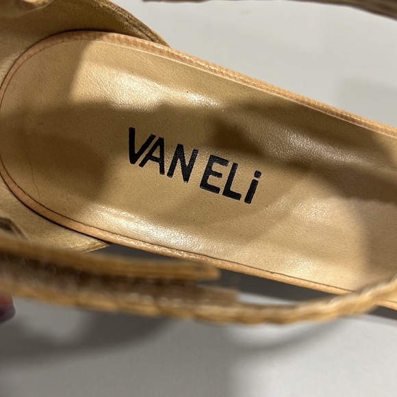 {VAN ELi} Sz 9N Beautiful 1 3/4” Stacked Wood Heel w/Camel Weave Tstrap Shoe - Picture 4 of 11